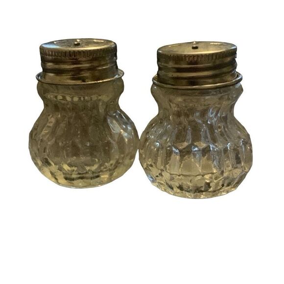 Vintage Mini Salt And Pepper Shakers Ridged Clear Glass Classic Americana - Picture 1 of 6